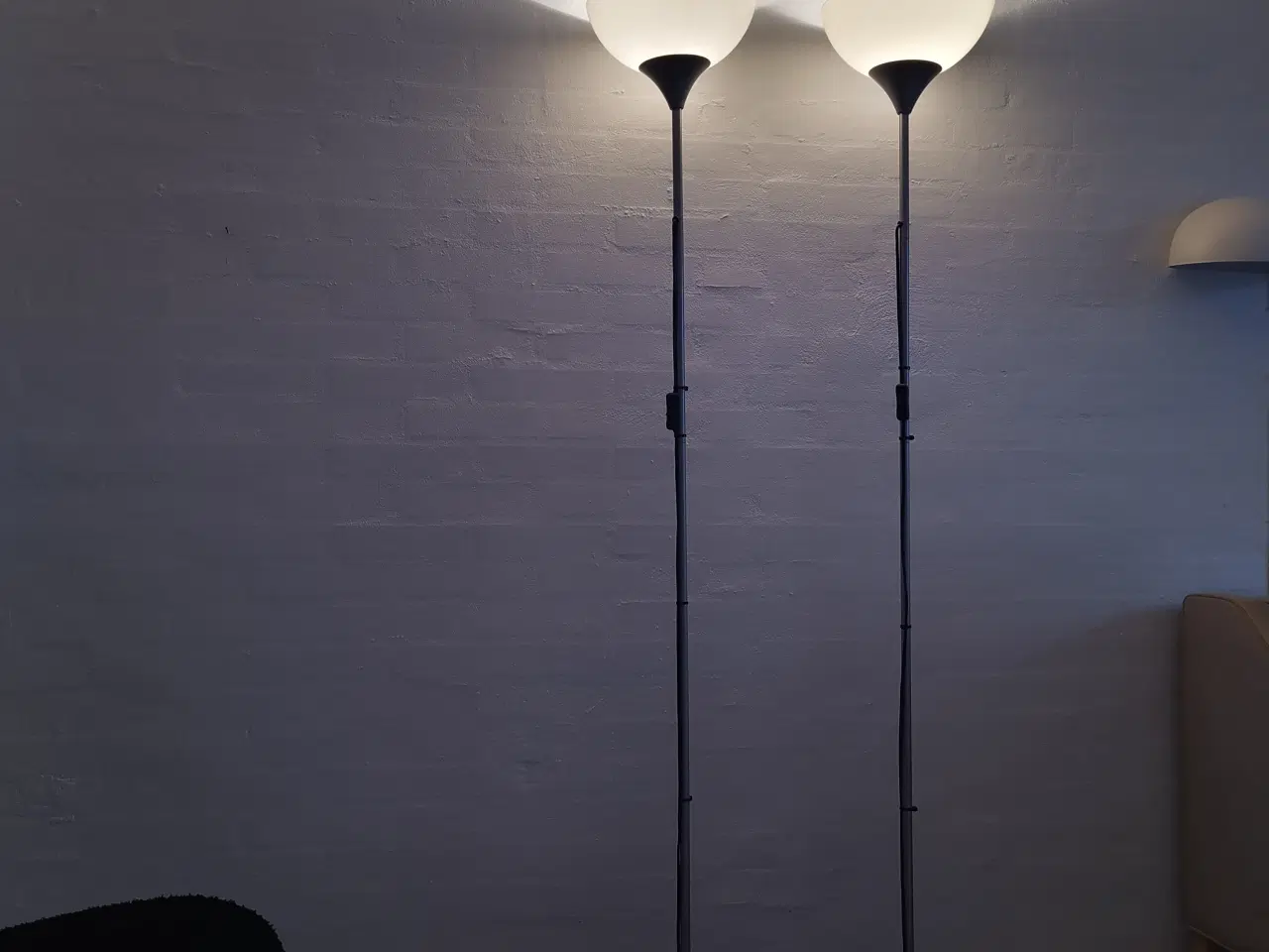 Billede 2 - 2 uplight gulvlamper sælges
