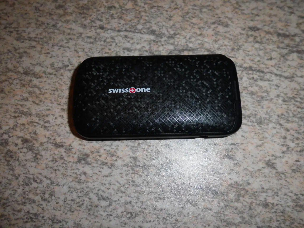 Billede 2 - Mobiltelefon med klap, Swiss+One SC1330..