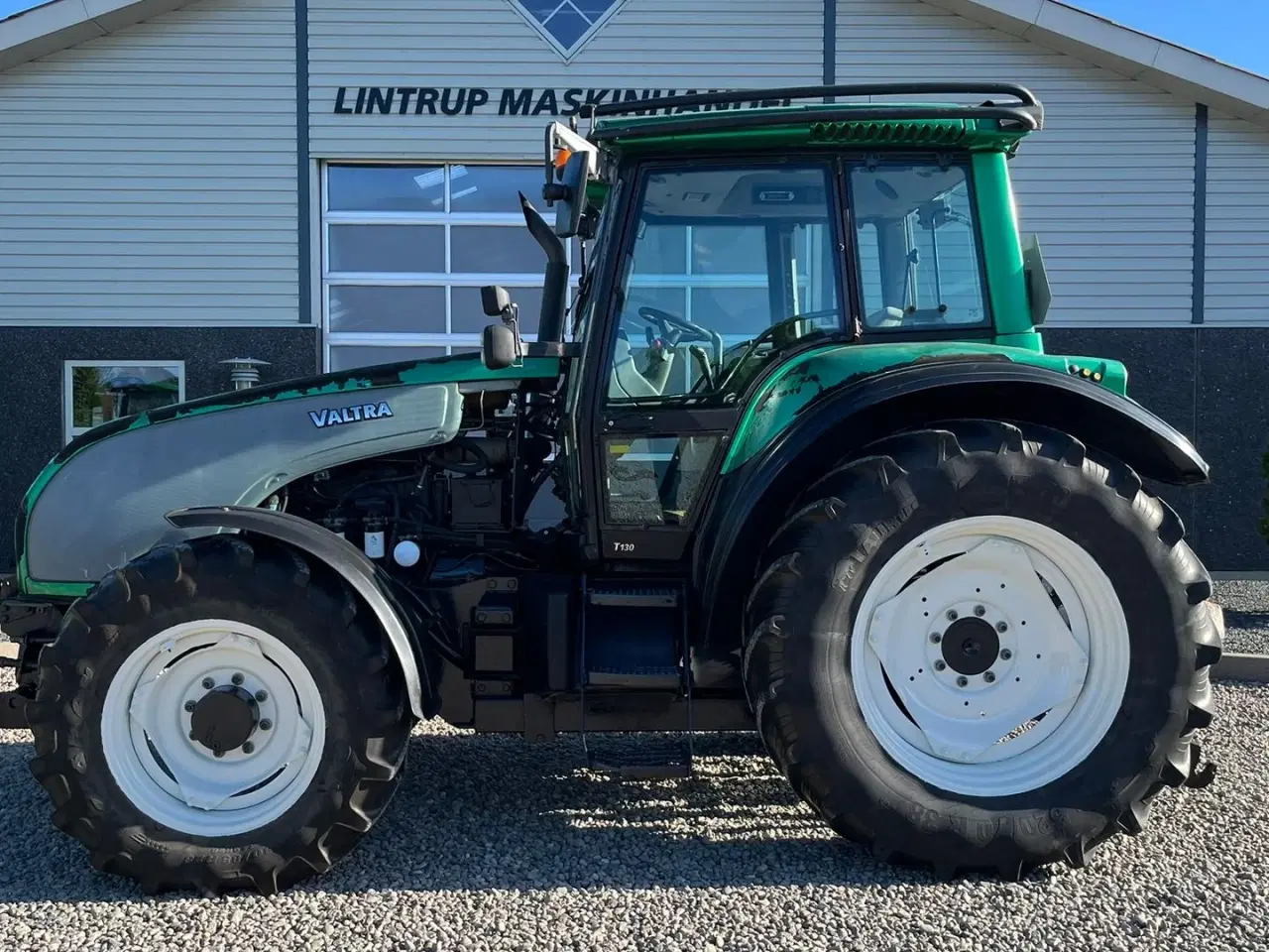 Billede 1 - Valtra T130 med 3.5ton frontlift