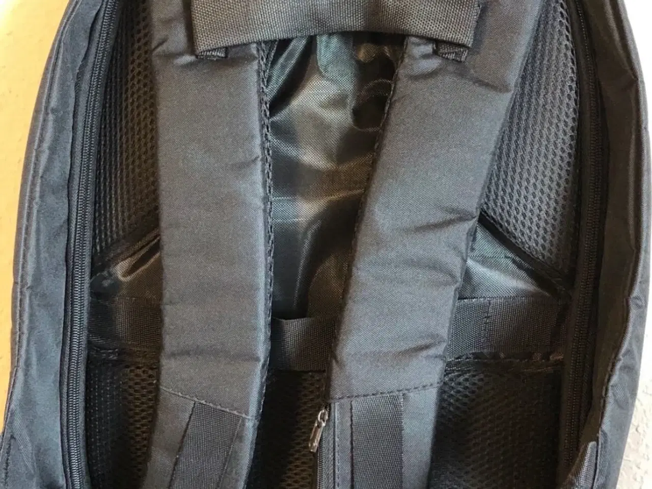Billede 2 - Rygsæk - åbnes fra rygside