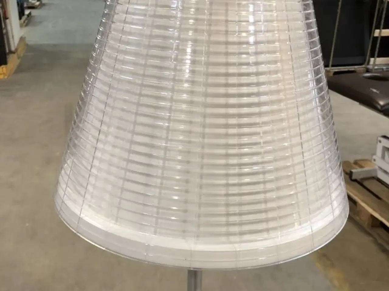 Billede 2 - 4 stk Marset Standerlamper Hvid/alustel (MOMSFRI)