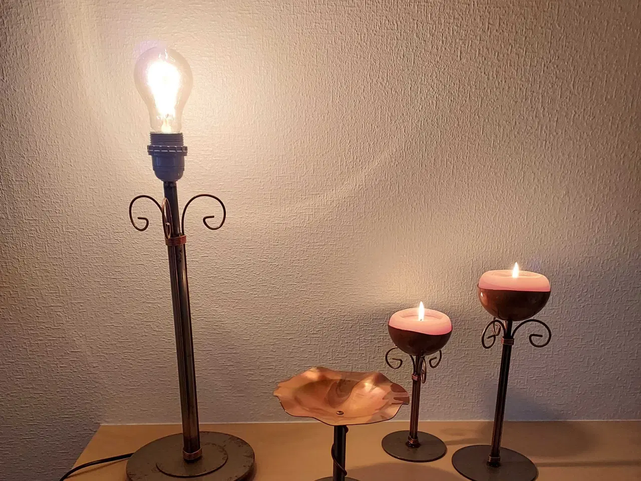 Billede 3 - Lampe,  opsats og 2 lysestager 