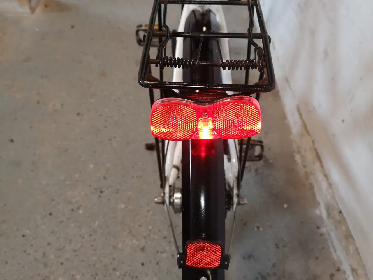 Billede 10 - EBSEN 28" 50 cm hvid 7 gear ,ny sadel ,Nyt bagdæk,