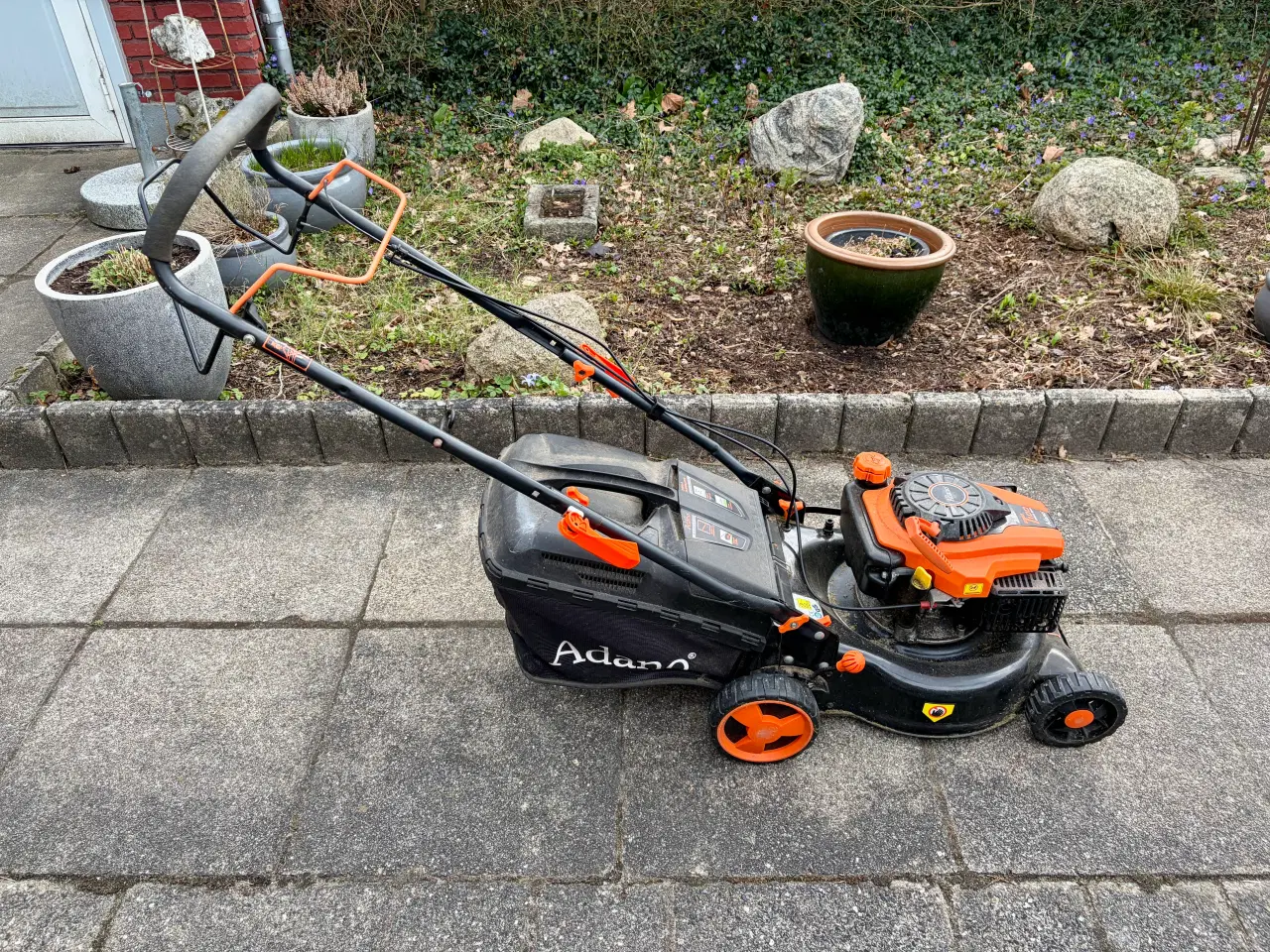 Billede 1 - Adano Selvkørende Plæneklipper