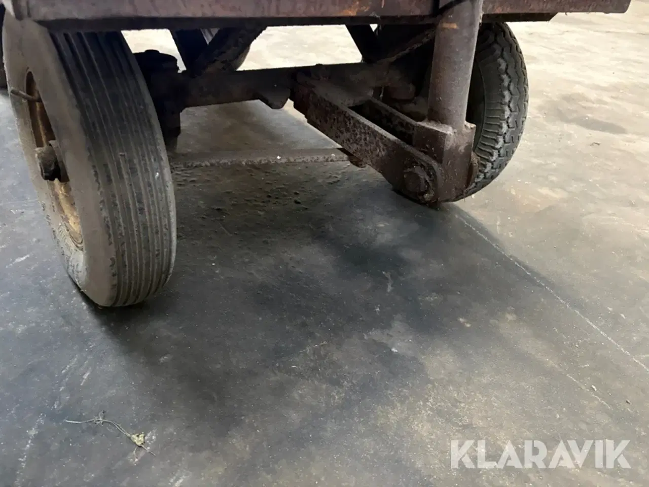 Billede 9 - Små haveredskaber og lille vogn