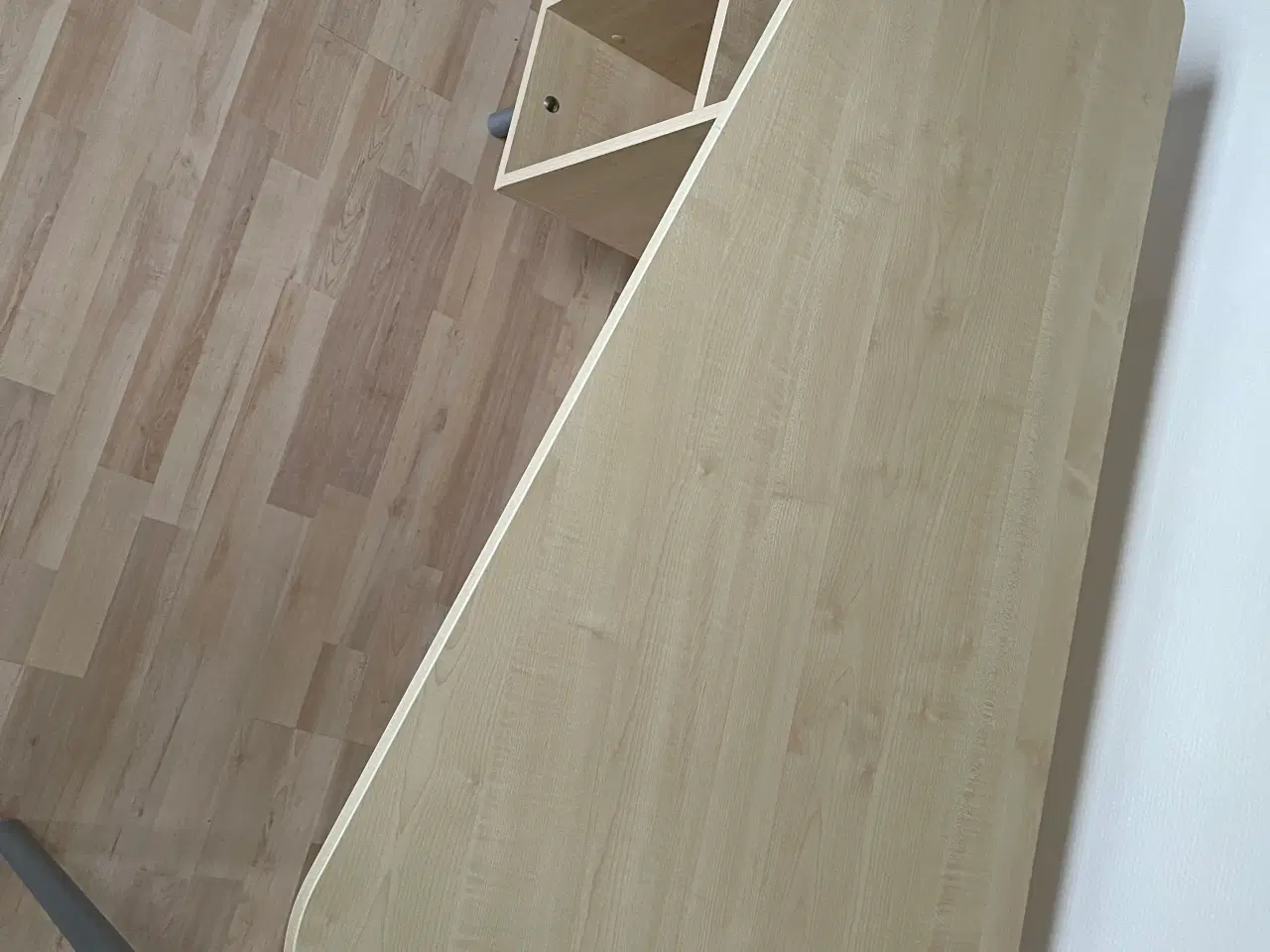 Billede 5 - Skrivebord i lys bøg.
