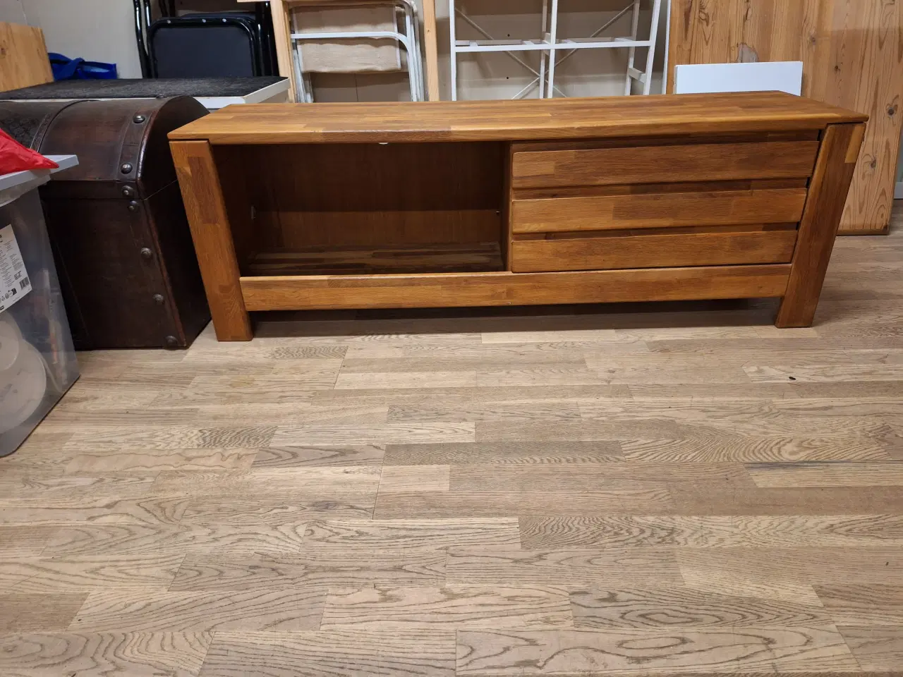 Billede 1 - Tvbord i egetræ 