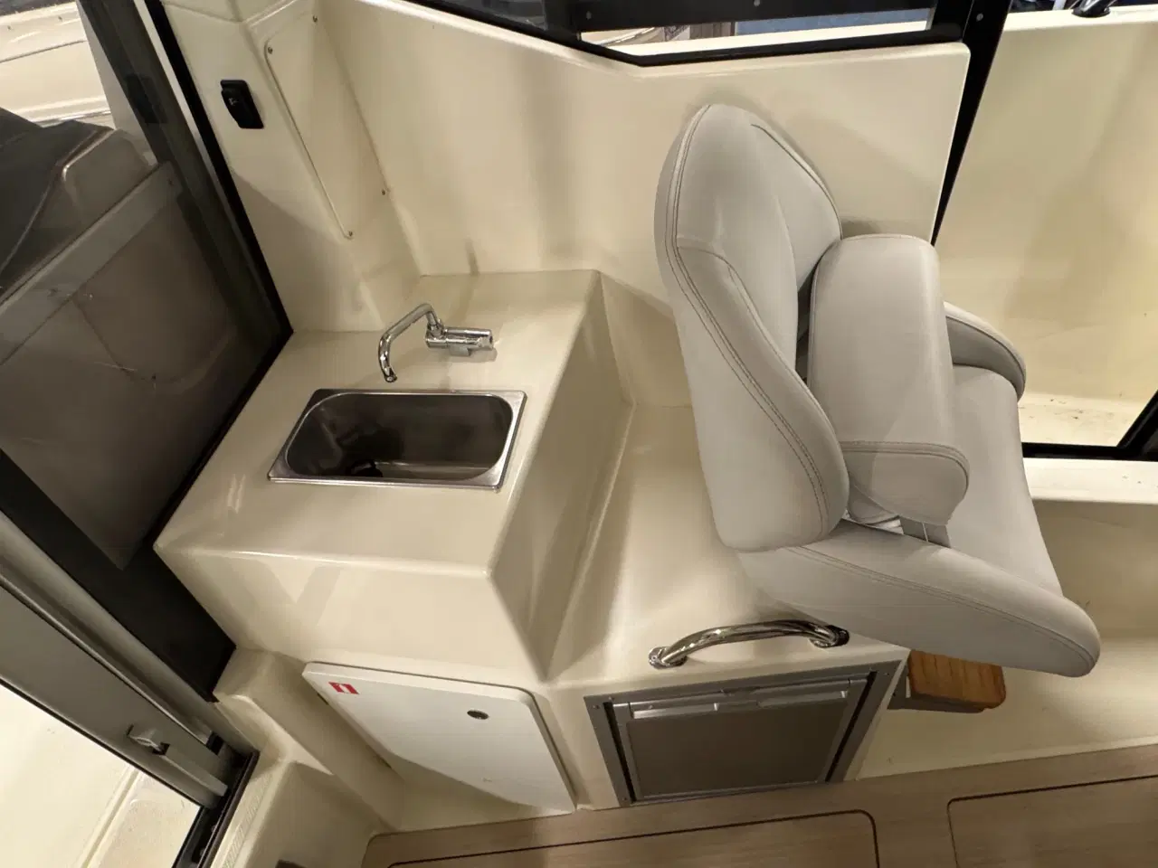 Billede 13 - Captur 705 Pilothouse med 225 hk Mercury-EFI DS 3,4L V6 XL - alt i udstyr.