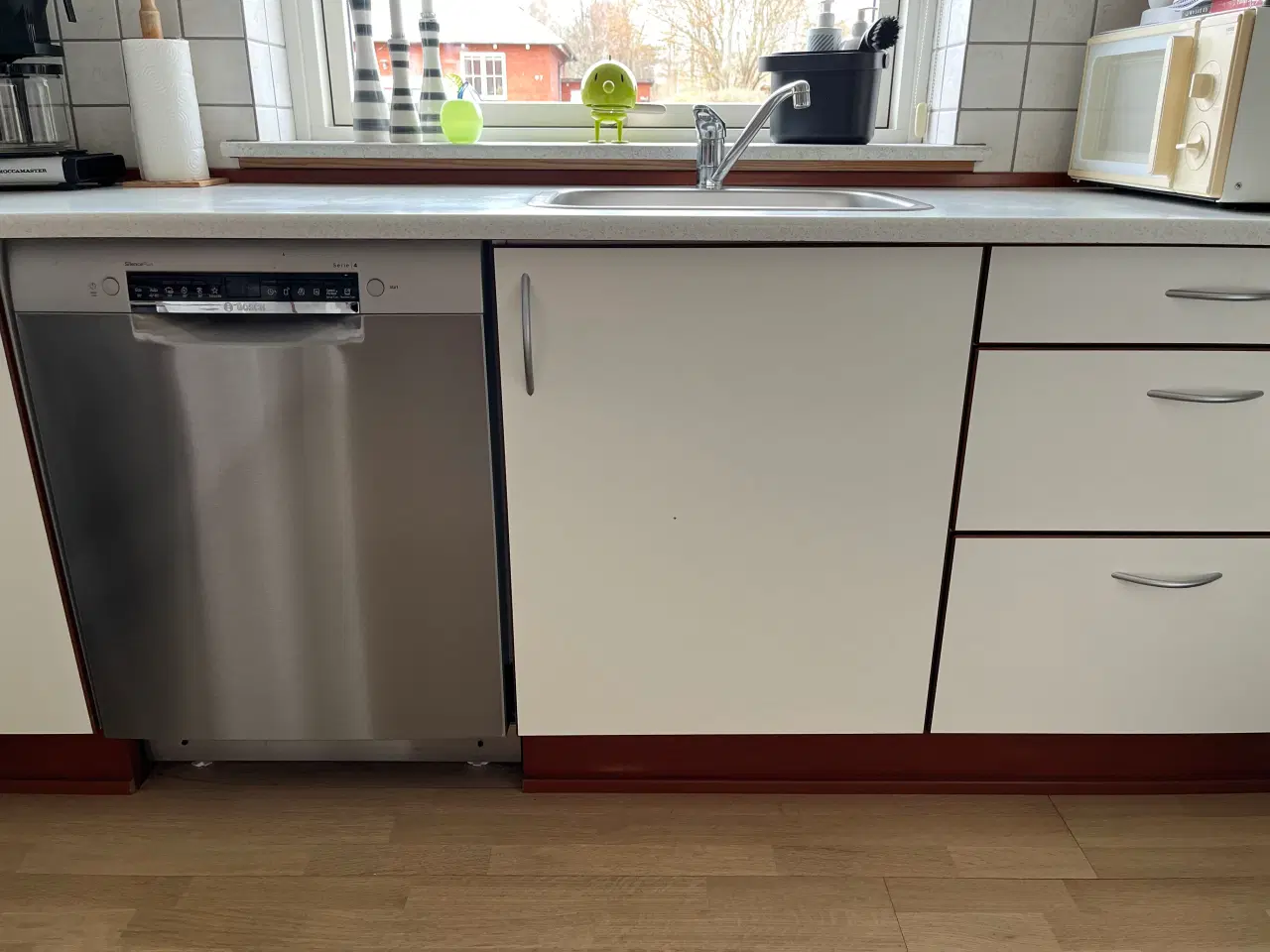 Billede 4 - Ældre velholdt HTH køkken