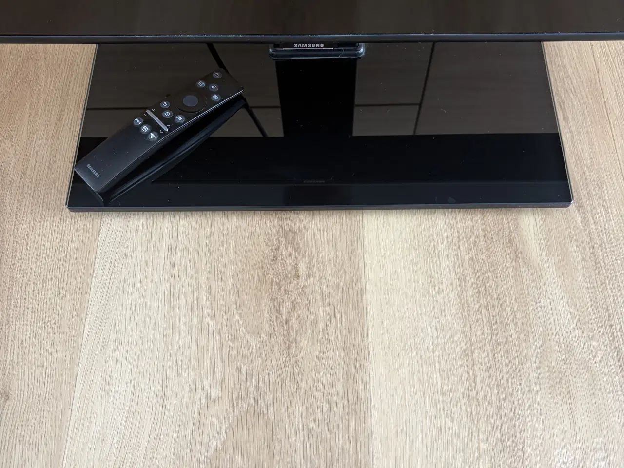 Billede 4 - 43” Samsung TV i flot stand 