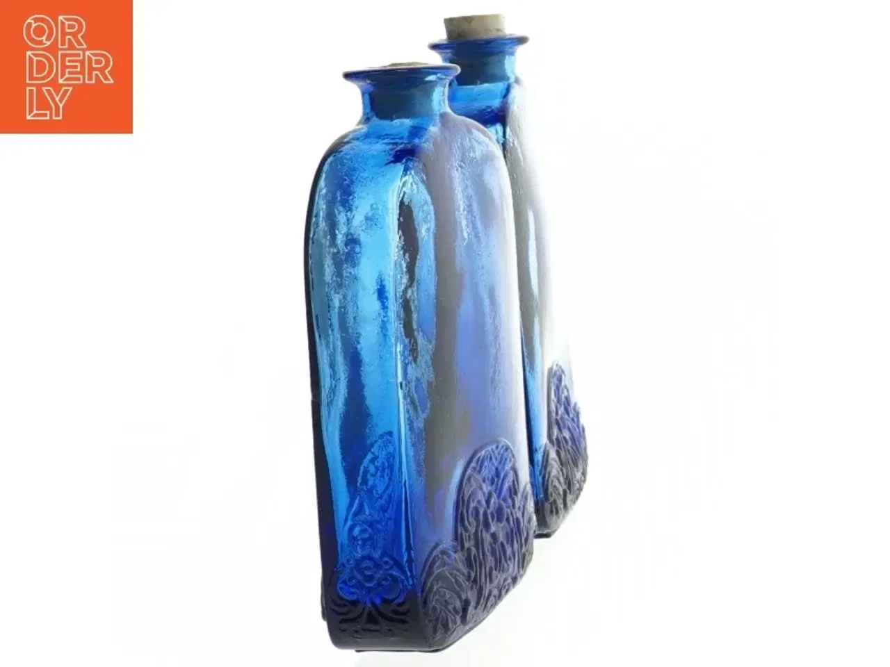Billede 2 - 2 stk Håndlavede glasflasker med prop (str. H. 14 cm. b. 8,5 cm)