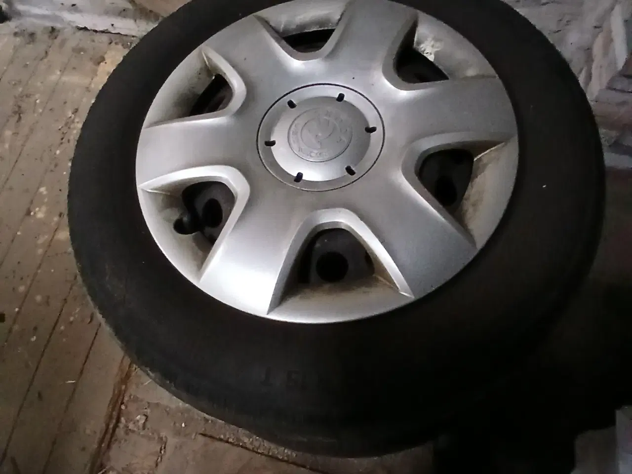 Billede 2 - Vinterdæk på ståæfælge med kapsler
