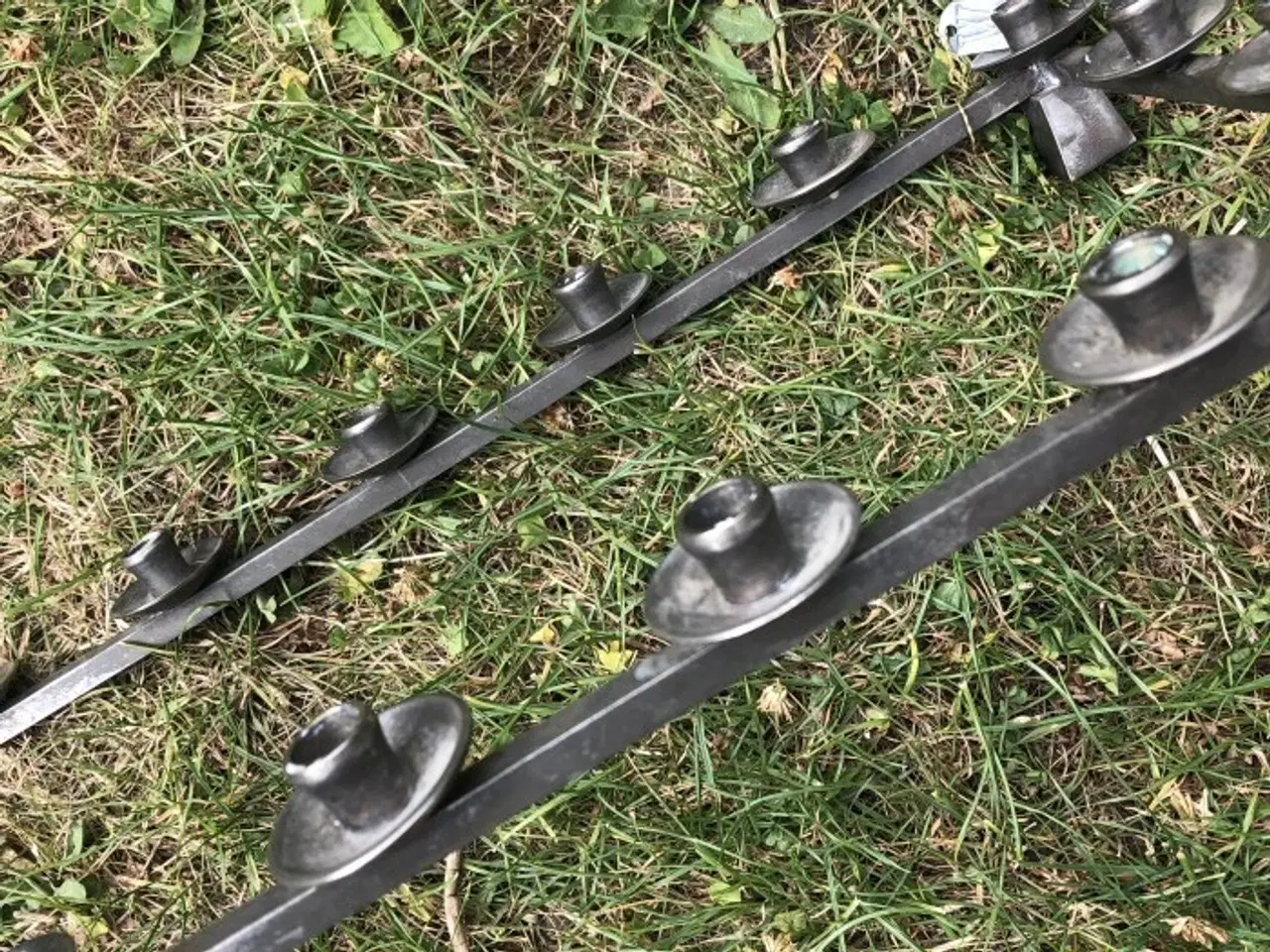 Billede 2 - Stage i metal med plads til 24 lys