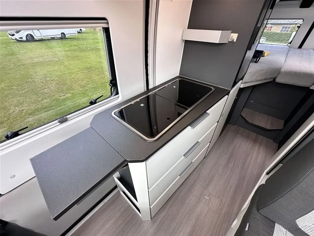 Billede 3 - 2019 - Adria Twin Supreme 640 SLB   Velholdt Camper Van med enkelt senge