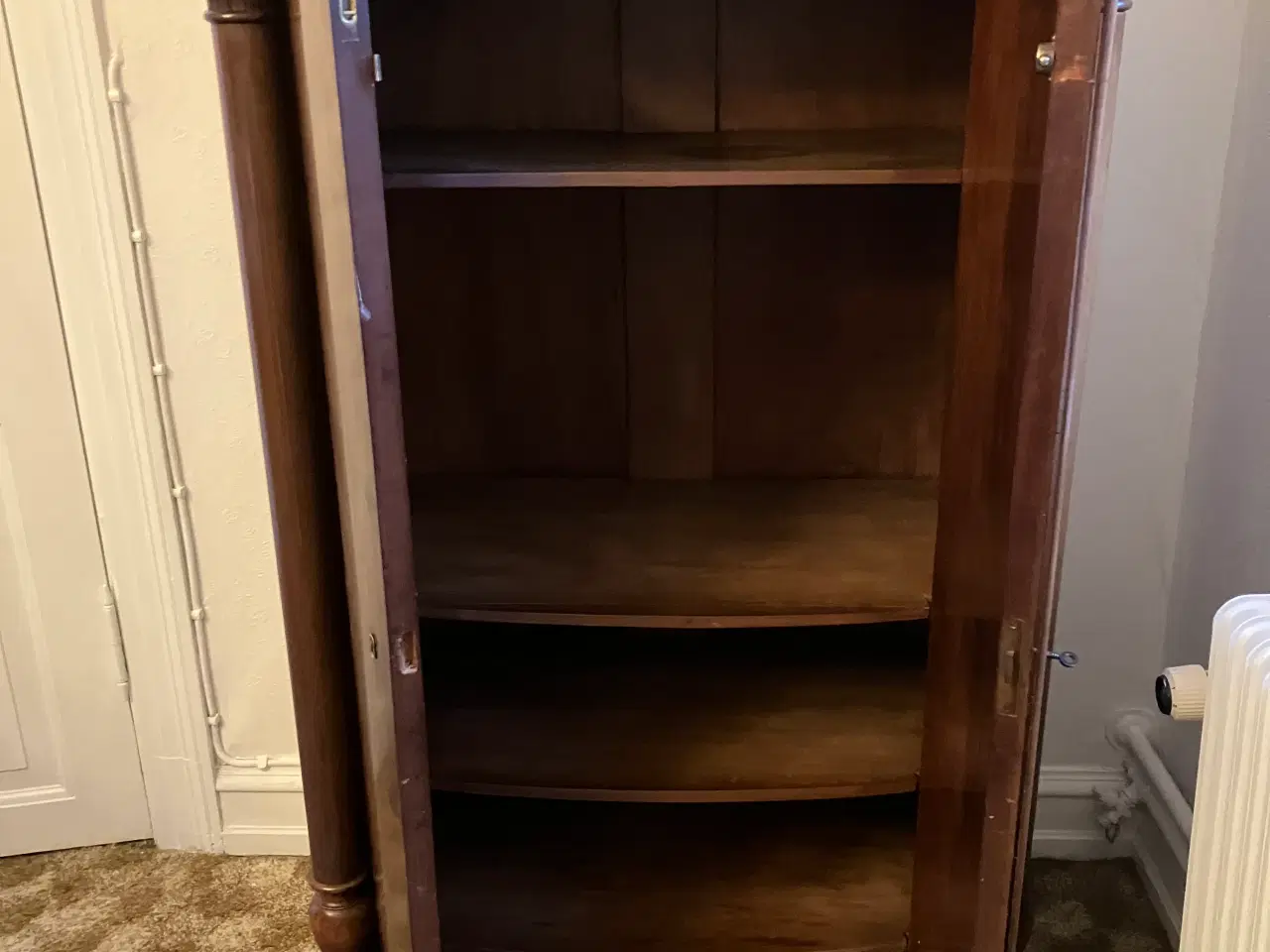 Billede 2 - Mahogniskab med dobbeltlåge og skuffe