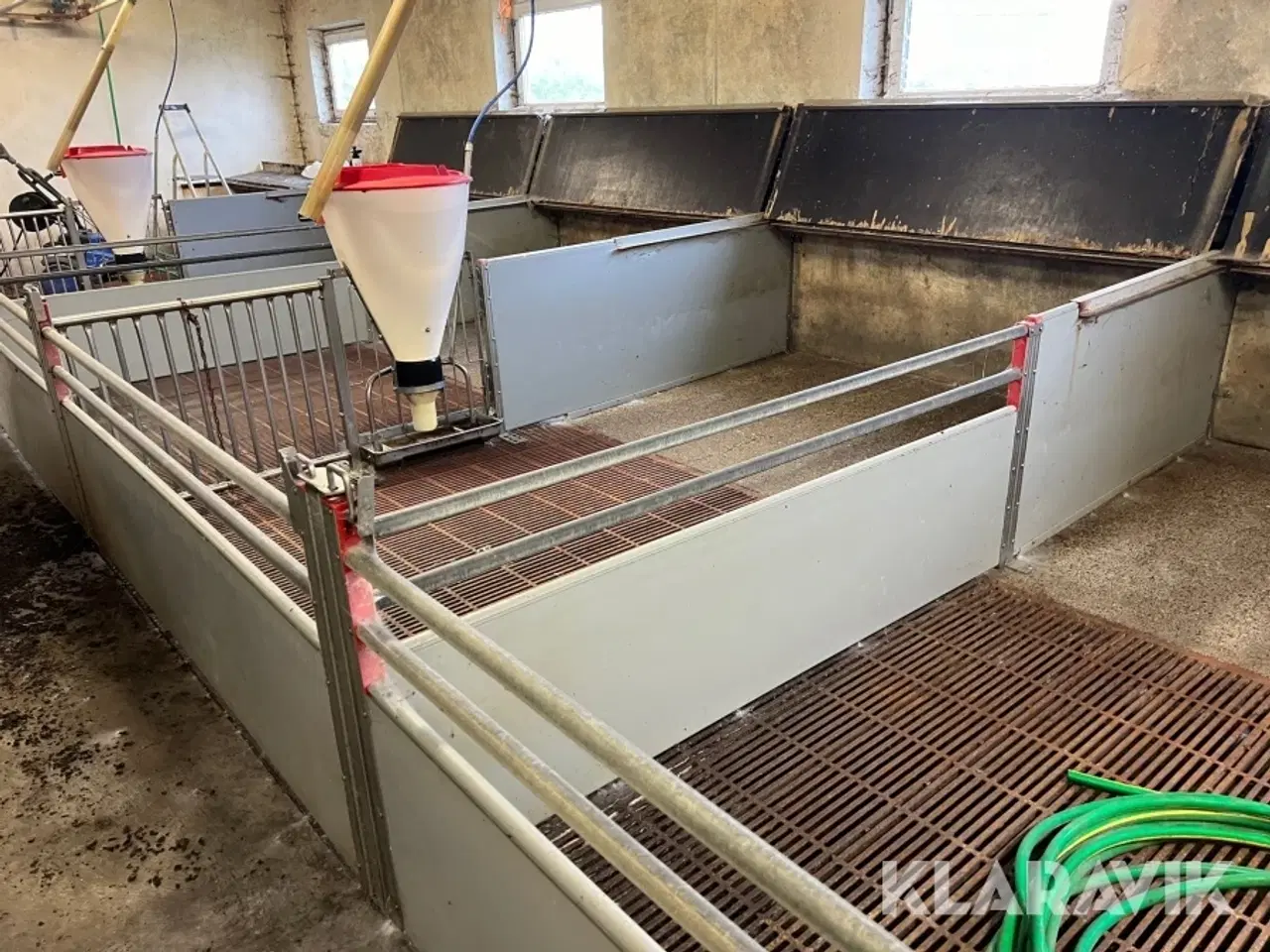 Billede 11 - Grisestier i rustfrit stål med inventar Skiold 12 styk