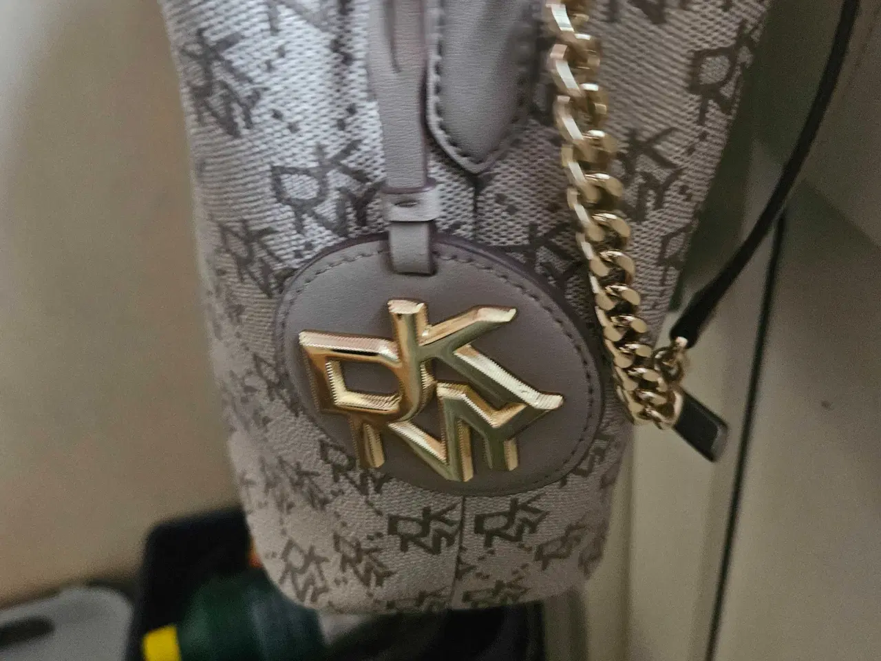 Billede 1 - DKNY grå taske