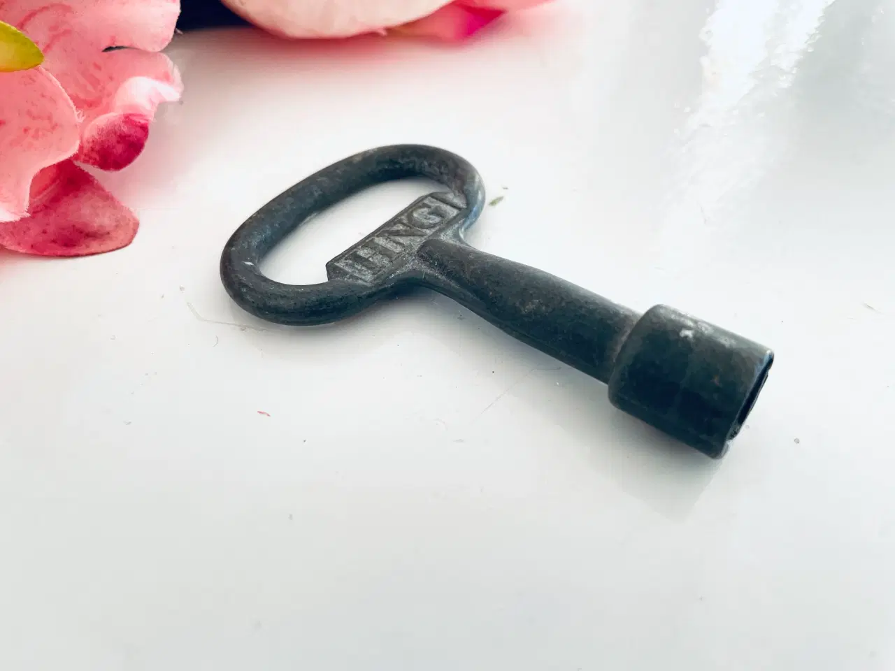 Billede 1 - Ældre trekantet nøgle med patina 