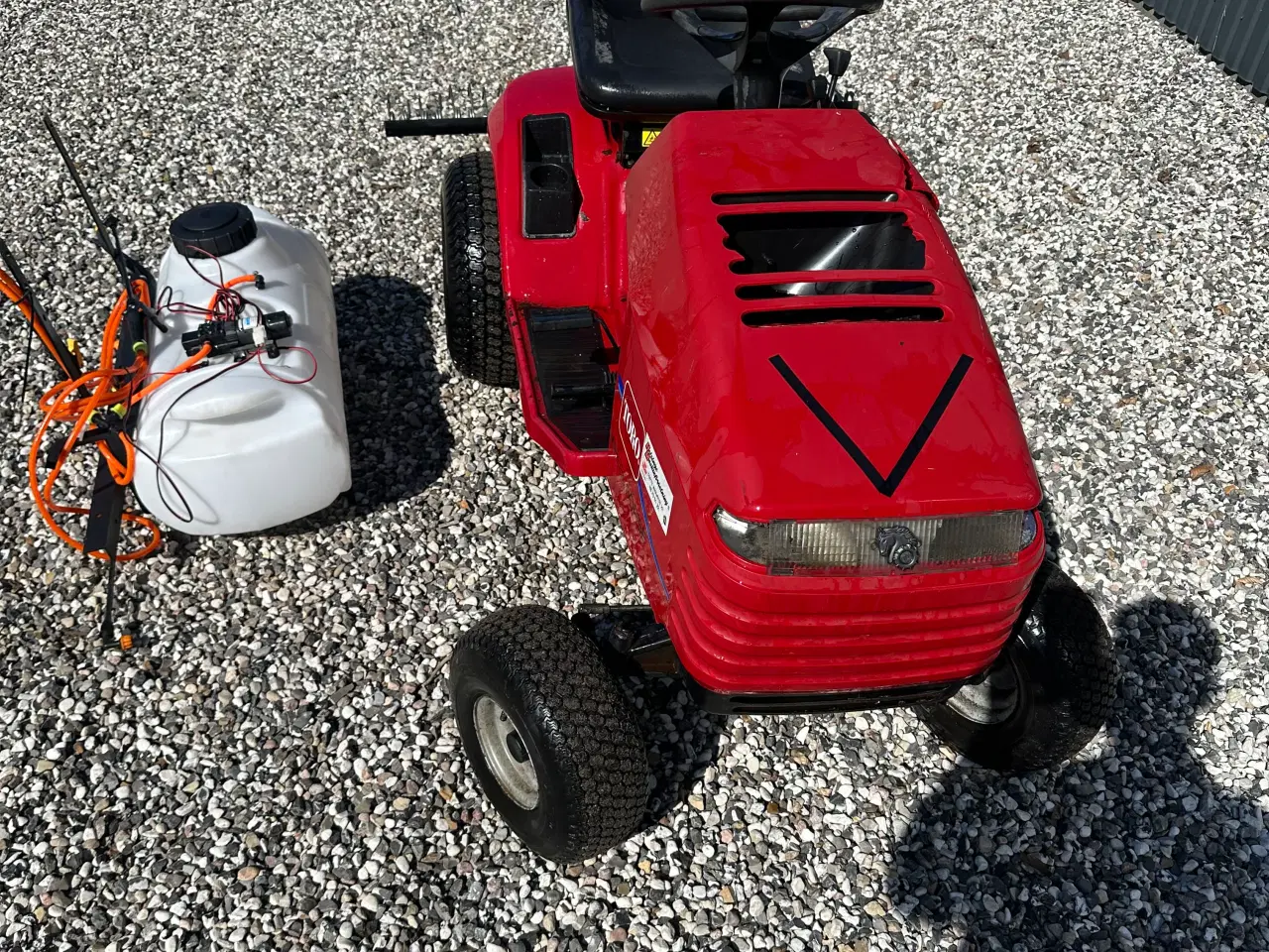 Billede 4 - Toro Havetraktor med sprøjte og Rive