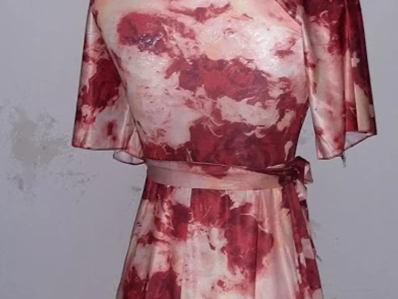 Billede 4 - Print kjole med rose motiv Størrelse :M