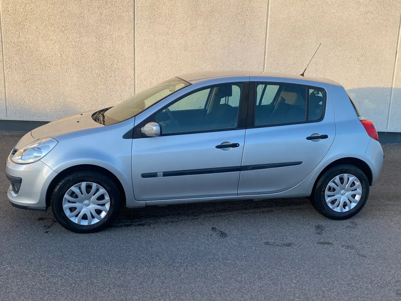 Billede 2 - Renault Clio III - Bemærk 1,6 16V - 110HK