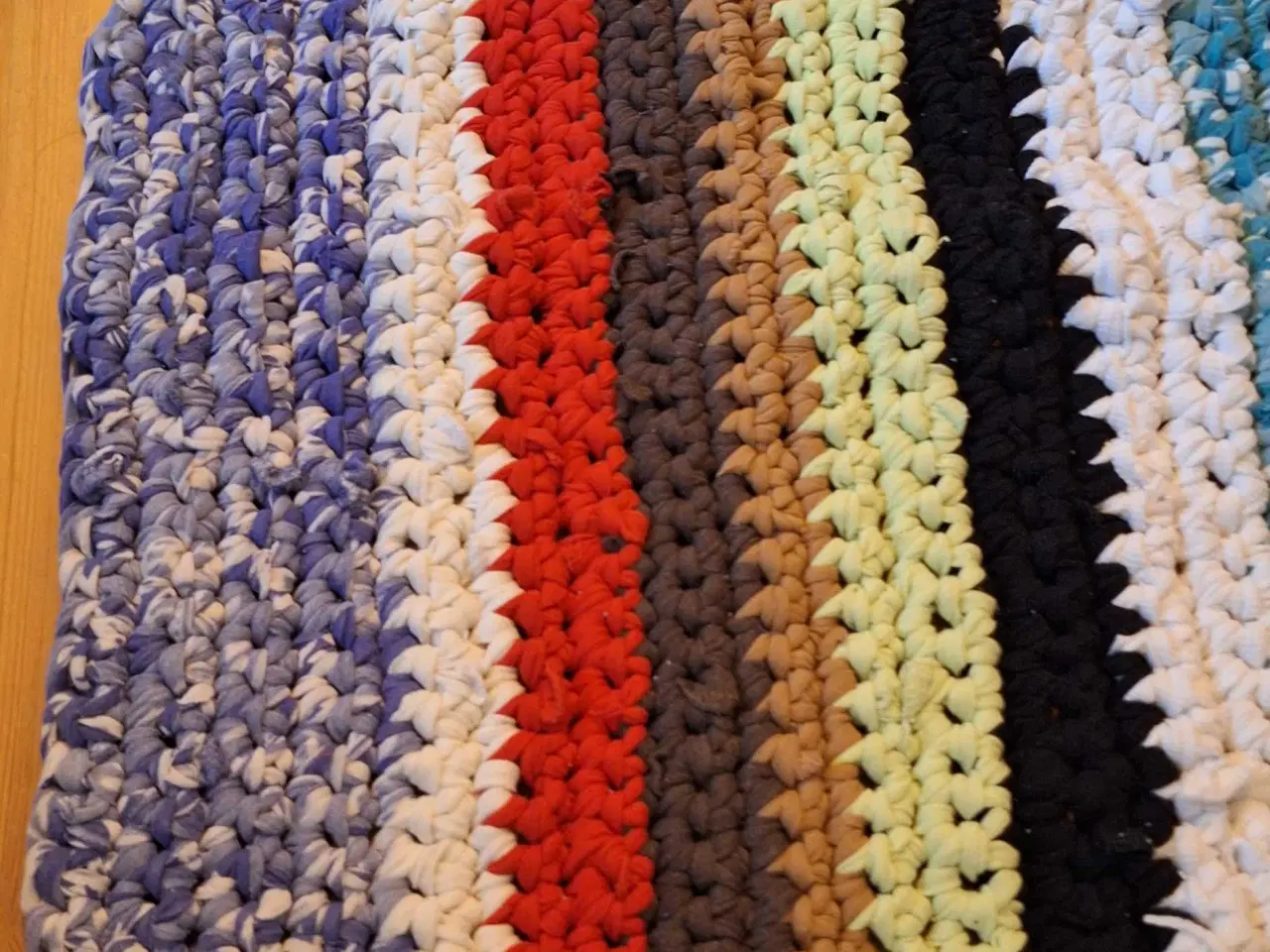 Billede 2 - Hæklet kludetæppe 