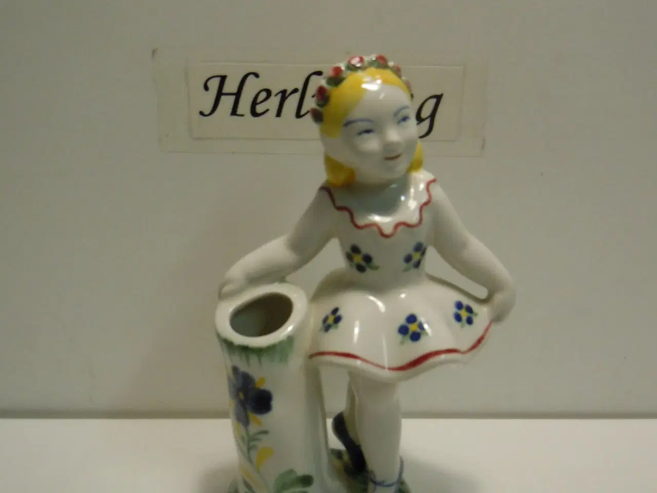 Billede 2 - UDSALG Aluminia børnehjælpsdag figur 1/2 pris fra