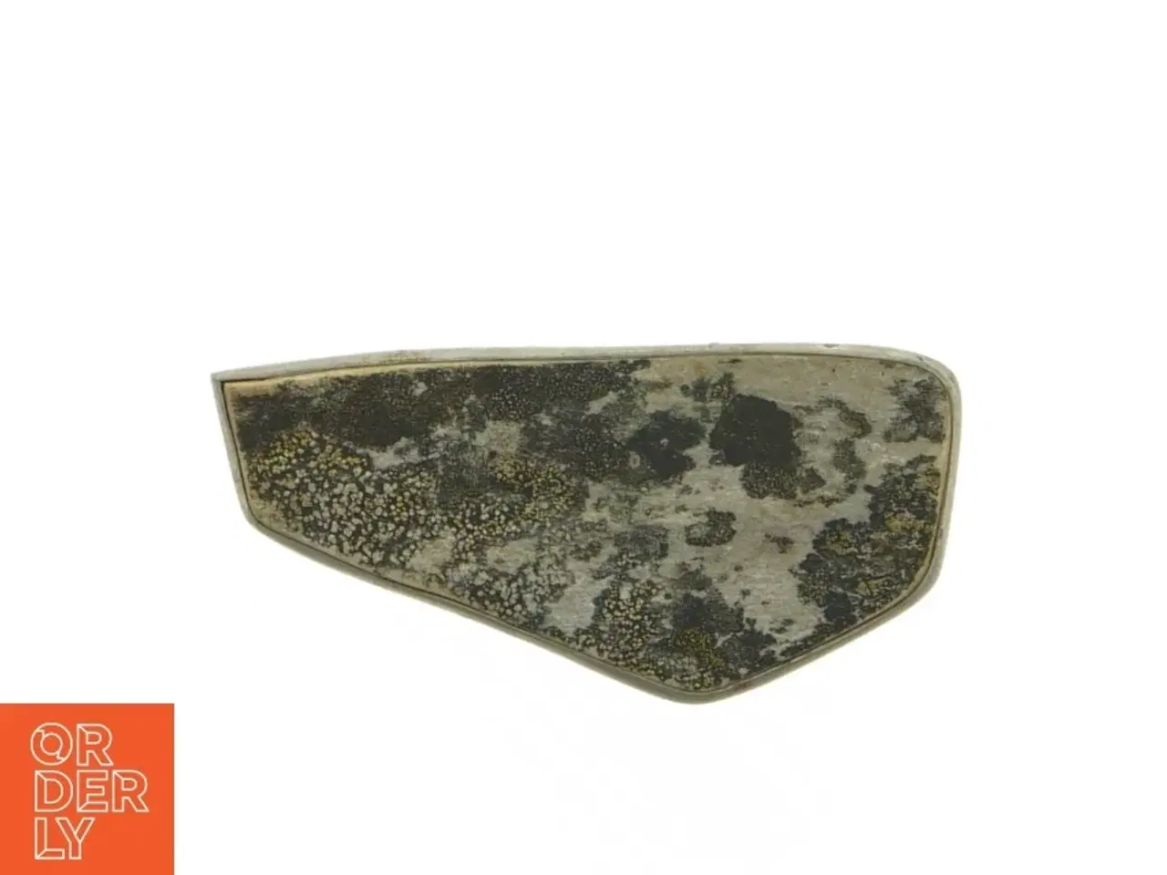 Billede 2 - Sjælden Tin æske med Vinstra sten dekoreret låg fra Skurdal Tinn (str. 11 x 5 x 4 cm)