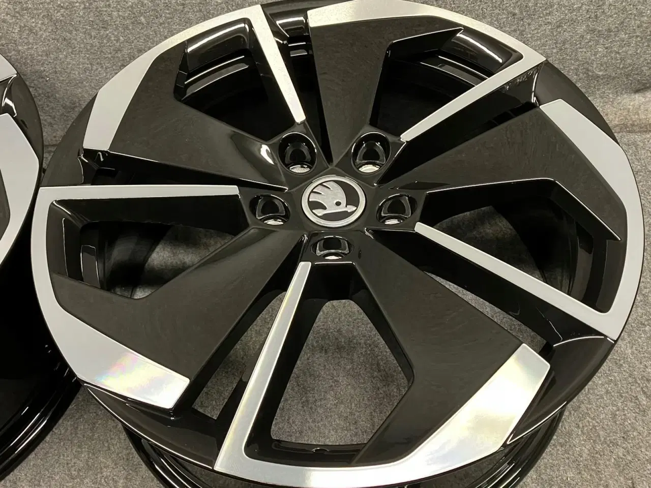 Billede 2 - ALUFÆLGE SKODA OCTAVIA IV RS 5E3 18"