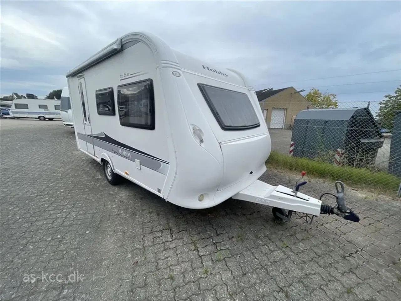 Billede 1 - 2011 - Hobby De Luxe 420 KB   Hobby De Luxe 420 KB årg. 2011 Lufttelt, Mover, Næsten Nye dæk.. 4 siddepladser, 4 sovepladser.
