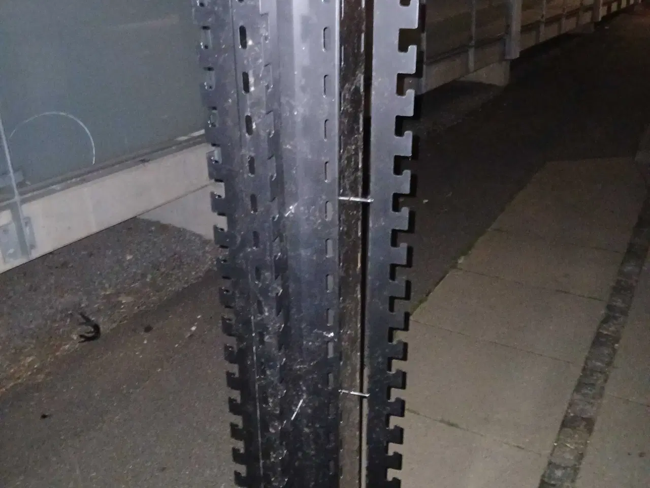Billede 2 - Brillestativ 2meter på hjul