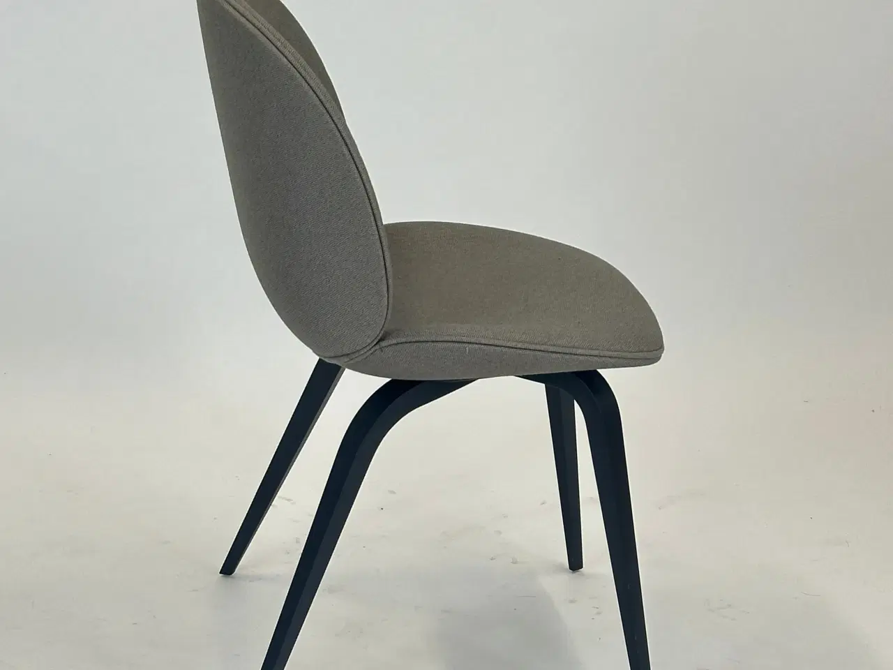 Billede 6 - GUBI | Beetle Chair (Lysegrå)