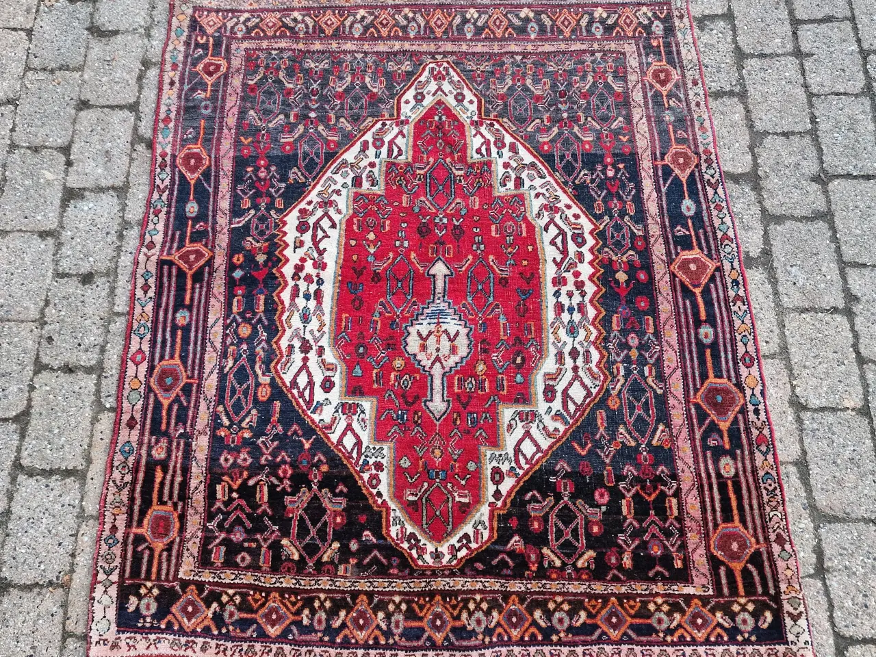 Billede 1 - Ægte tæppe af ældre dato.