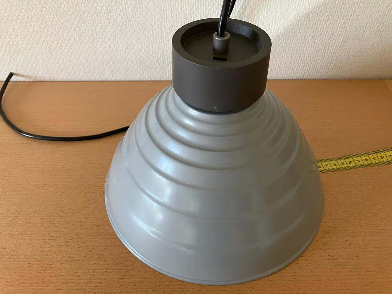 Billede 5 - Pendel -  Lampe i gråt metal.