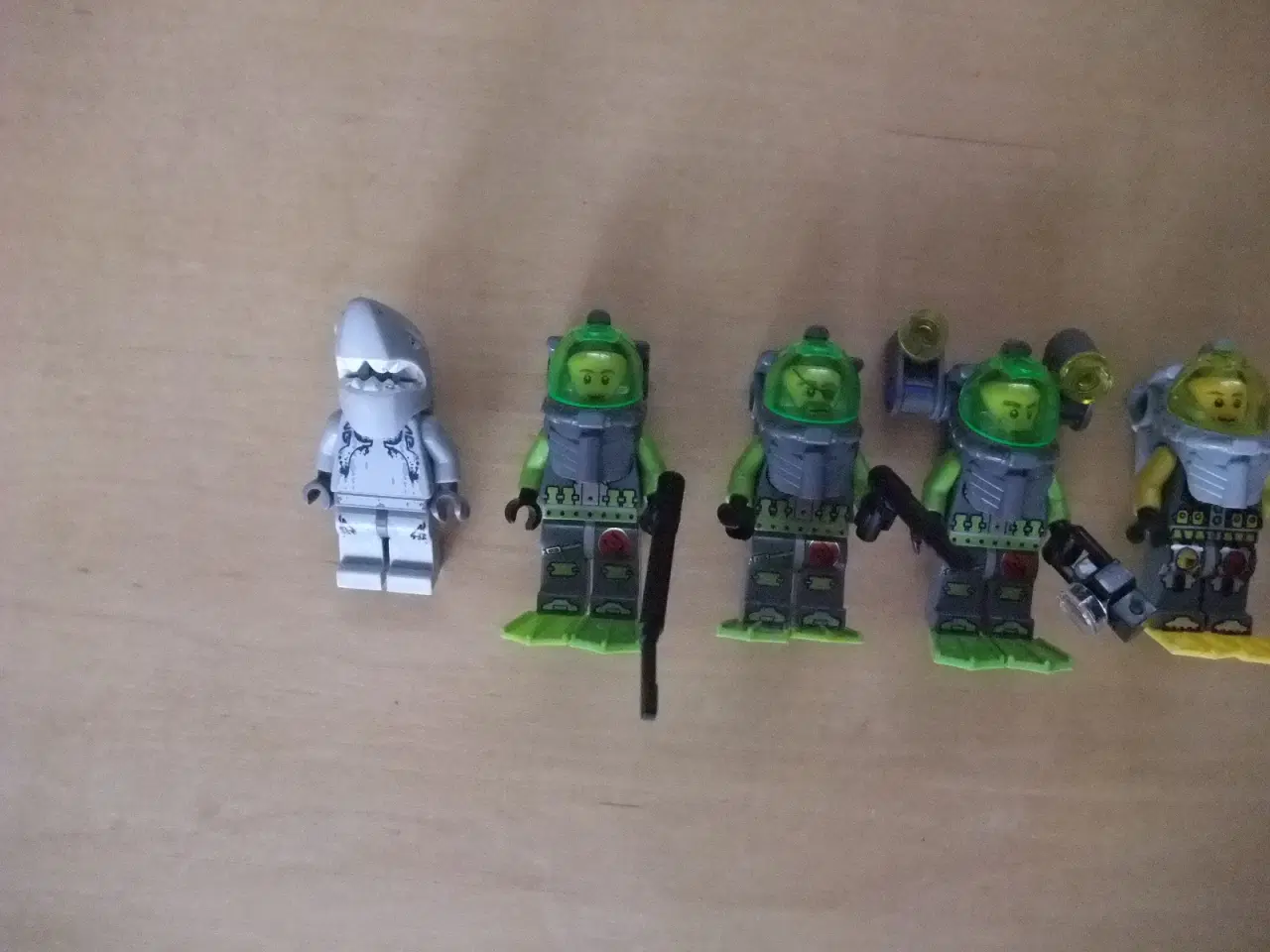 Billede 2 - Lego Atlantis Figurer+Våben