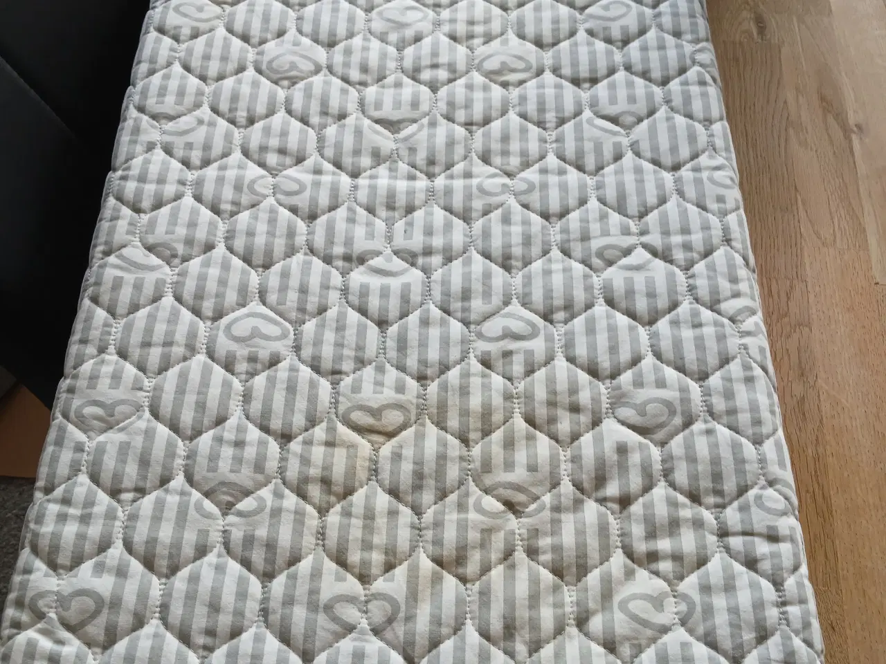 Billede 4 - Bedside med madras og sengerand 