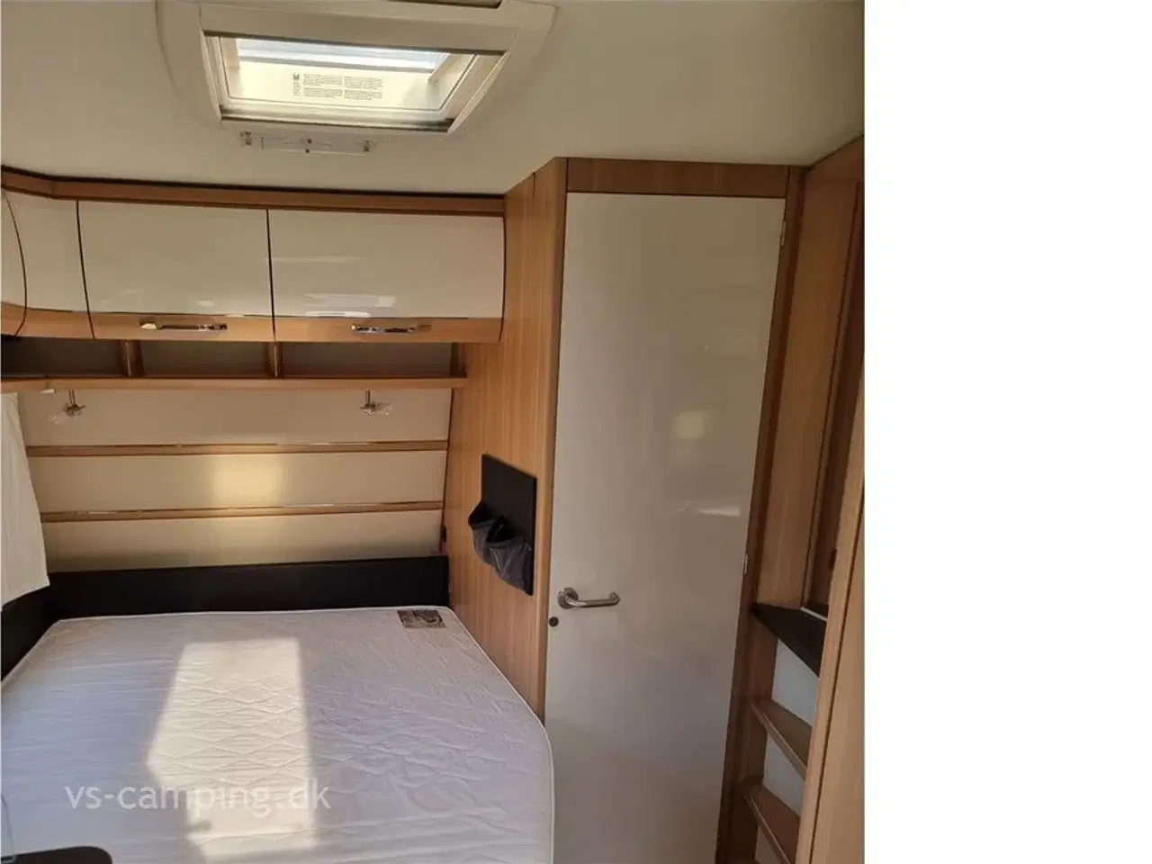 Billede 4 - 2019 - LMC Musica 440 D   FLOT OG VELHOLDT CAMPINGVOGN MED FRANSK SENG &amp; RUNDSIDDEGRUPPE I DELVIS LÆDER