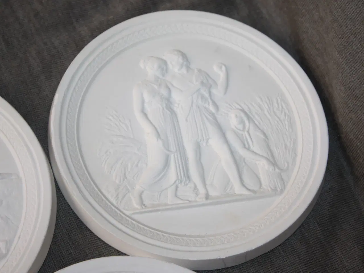 Billede 3 - Relief platter med Thorvaldsen  motiver