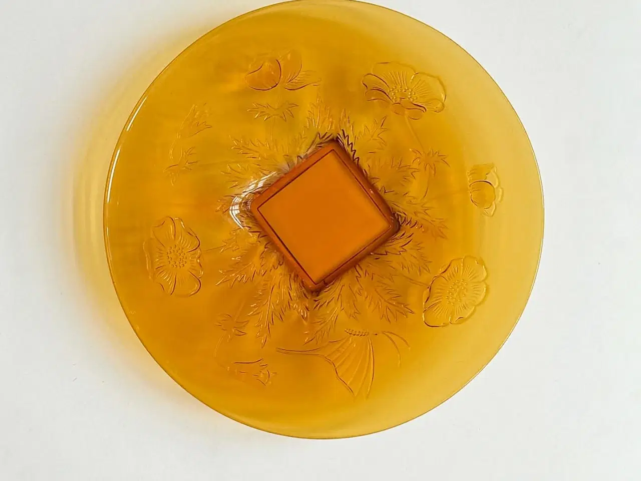 Billede 1 - Rundt glasfad m sommermotiv, ravfarvet