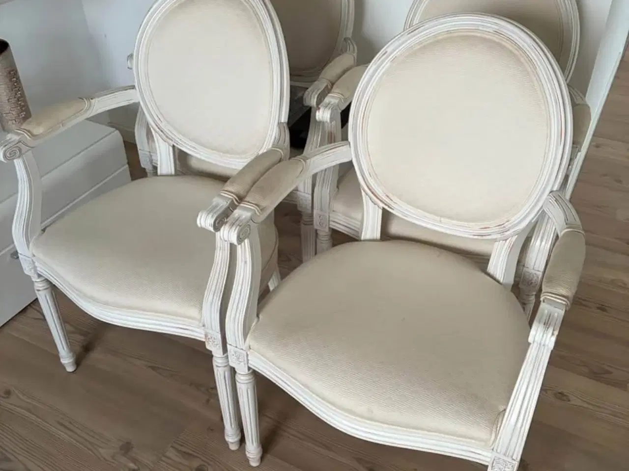 Billede 2 - Massivt udtræksbord med 8 rokokostole