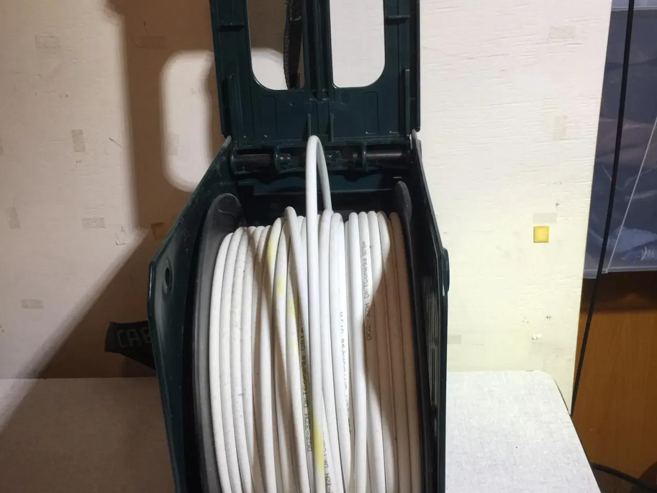 Billede 5 - COAX/KABEL HOLDER AFRULLER + kabel 