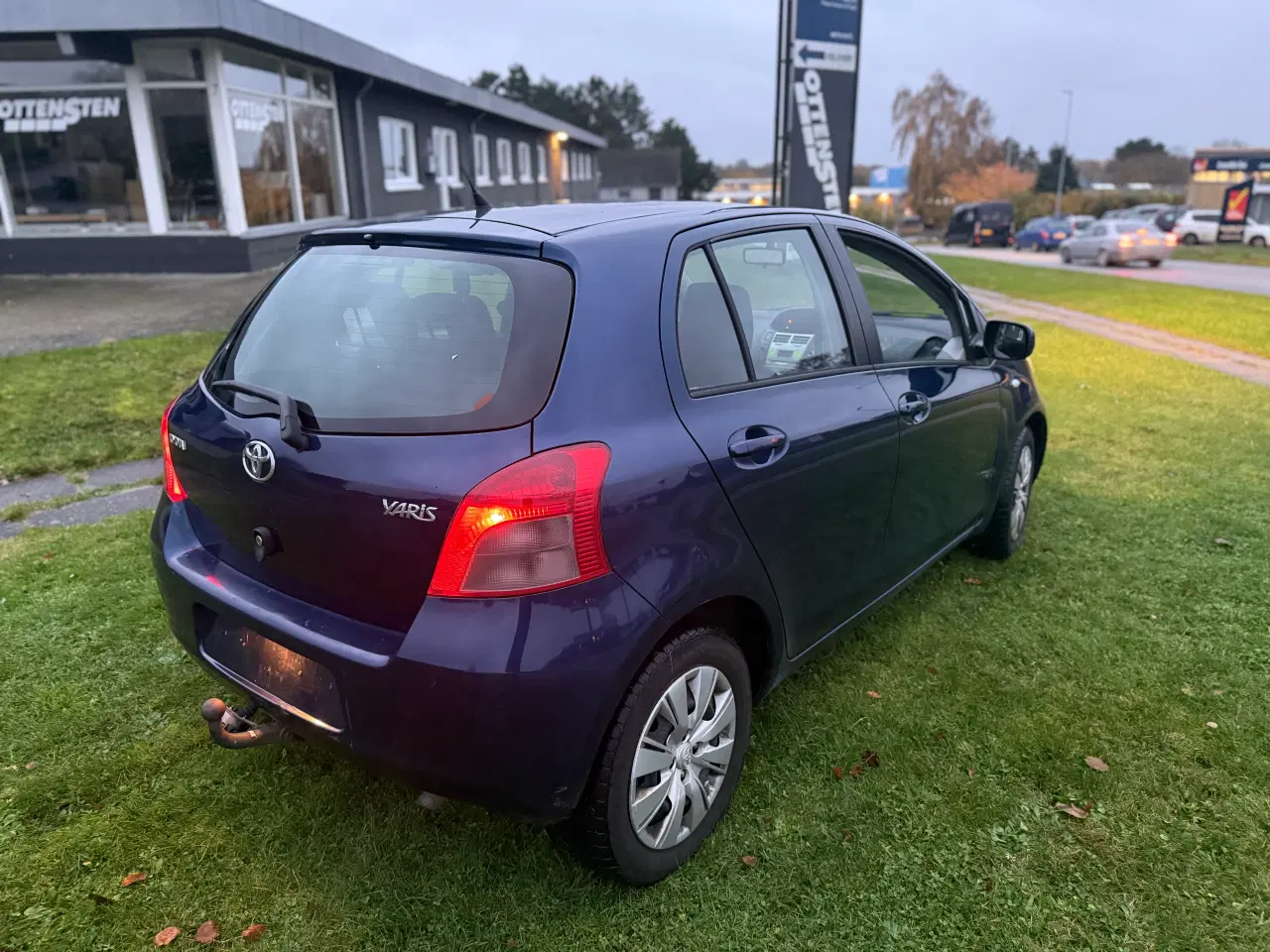 Billede 2 - Nysynet Toyota Yaris 1,3 5 Dørs