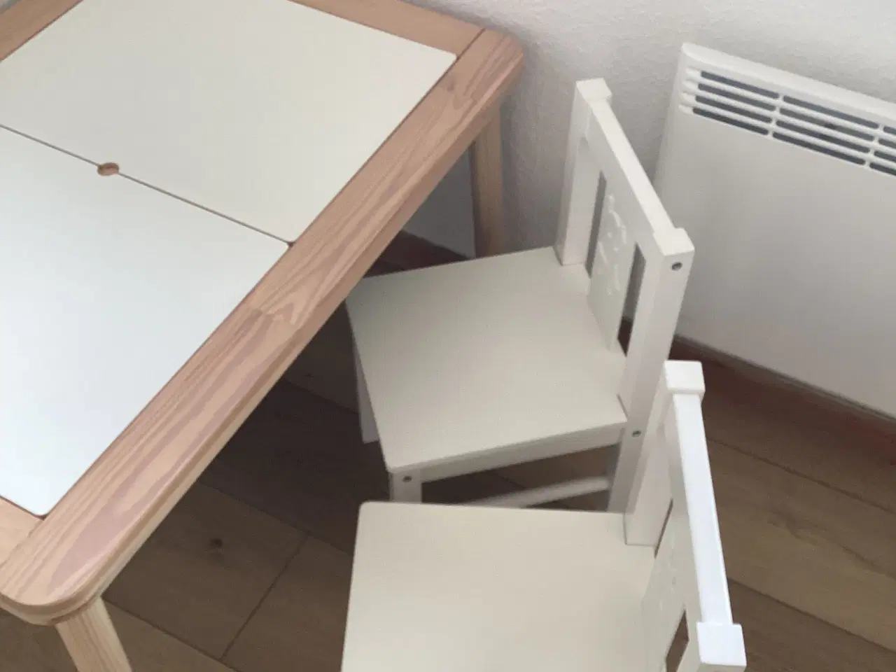 Billede 3 - Legebord med stole