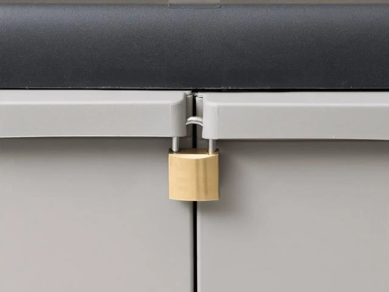 Billede 4 - Haveopbevaringsskab med 2 hylder sort og grå