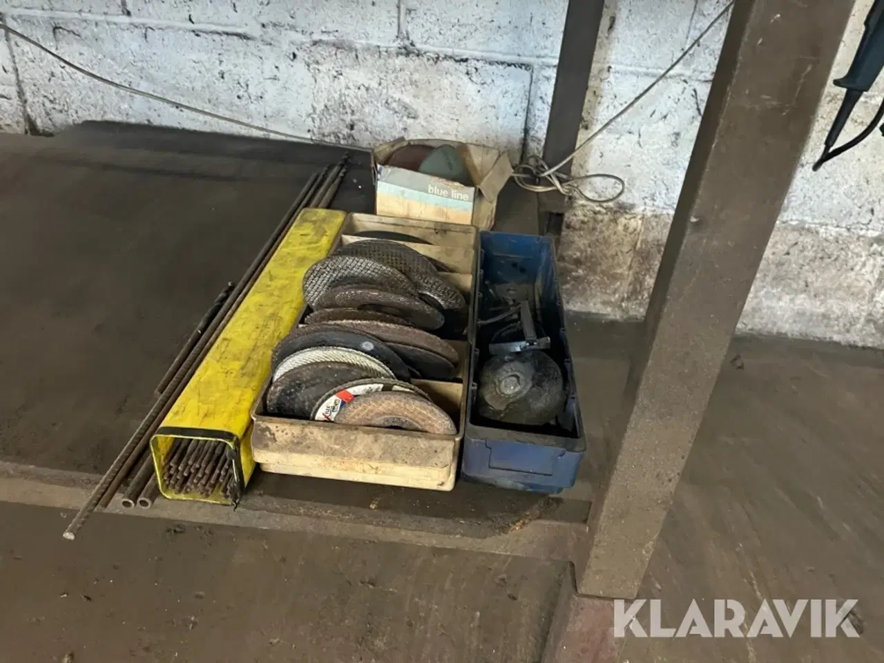 Billede 8 - Værkstedsbord incl værktøj