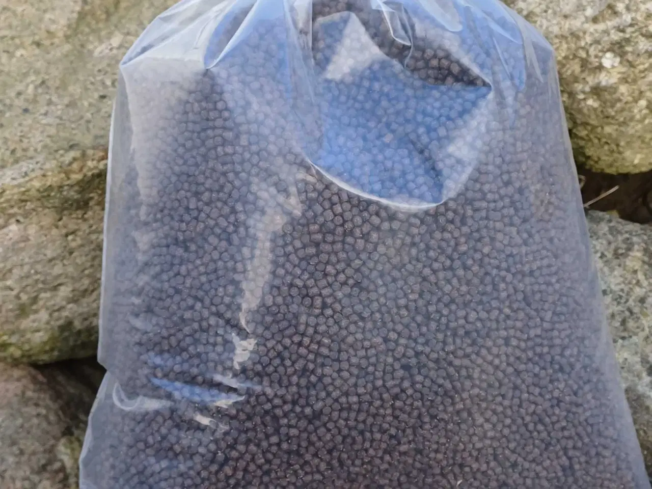 Billede 1 - 2.5 kg. Flydende koi foder