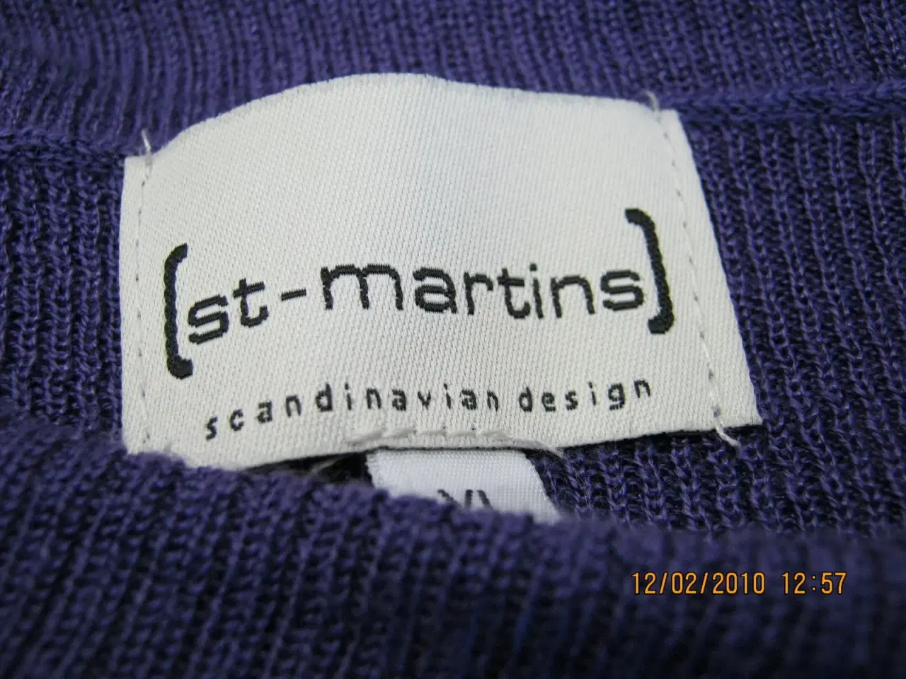 Billede 2 - Bluse fra ST Martins, lilla uden ærmer