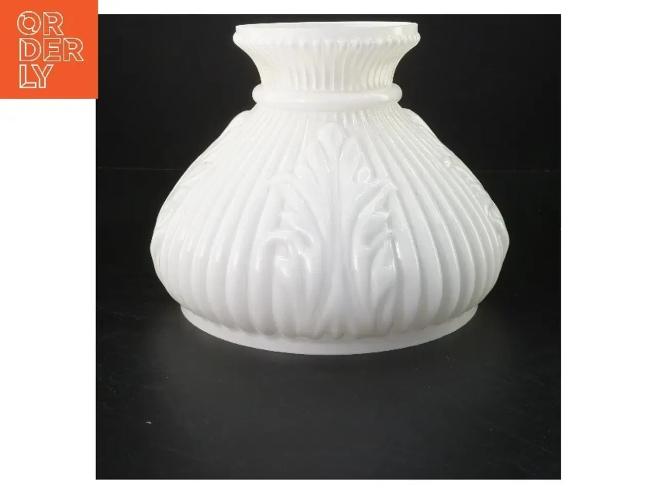 Billede 1 - Hvid lampeskærm i glas (str. Ø 20x17 cm)