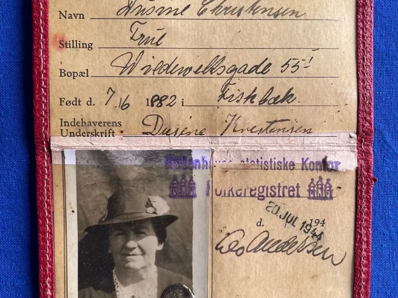 Billede 1 - Legitimationskort for danske Statsborgere - Dusine Christensen - 1944