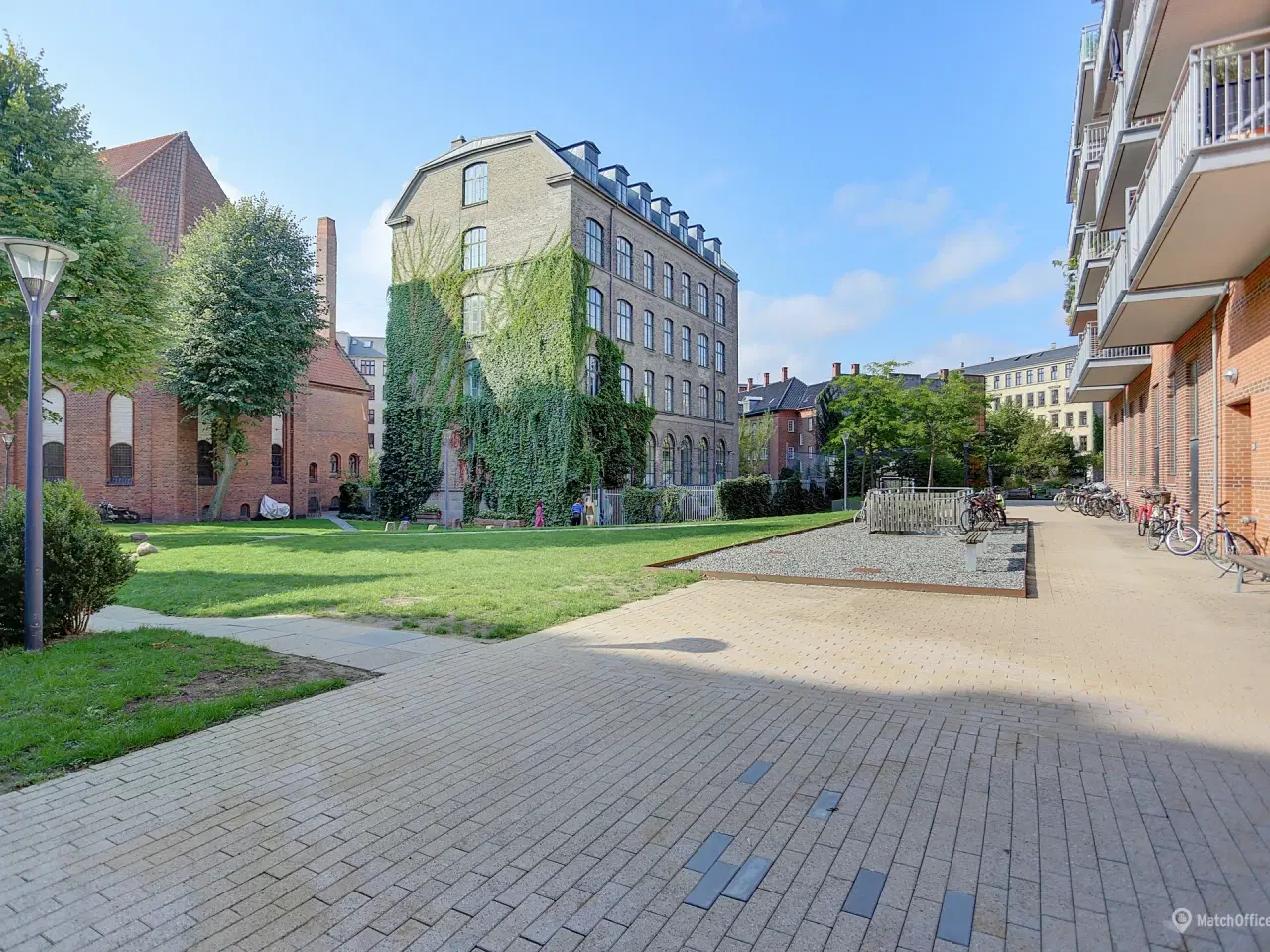 Billede 10 - Præsentabelt og herskabeligt lejemål med adgang til grønt udeareal